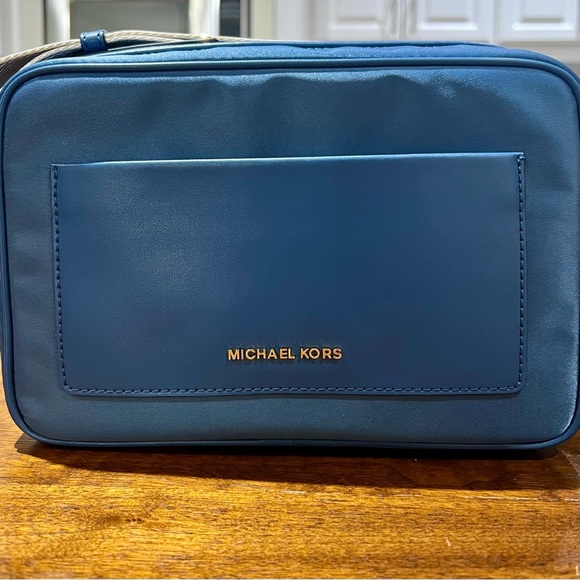 NWT Michael Kors Jet Set Blue Large Nylon Gabardine Crossbody Bag w/ Logo Strap - Picture 13 of 16
